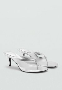 Mango Sandale s remenom u obliku slova T - silver-coloured