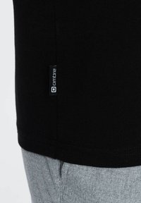 Unausgewählt, black