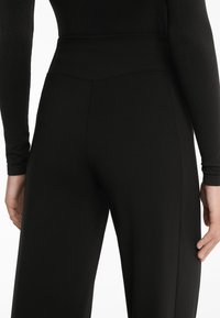 OYSHO STRAIGHT-LEG HIGH RISE WARM - Donji dijelovi trenirke - black