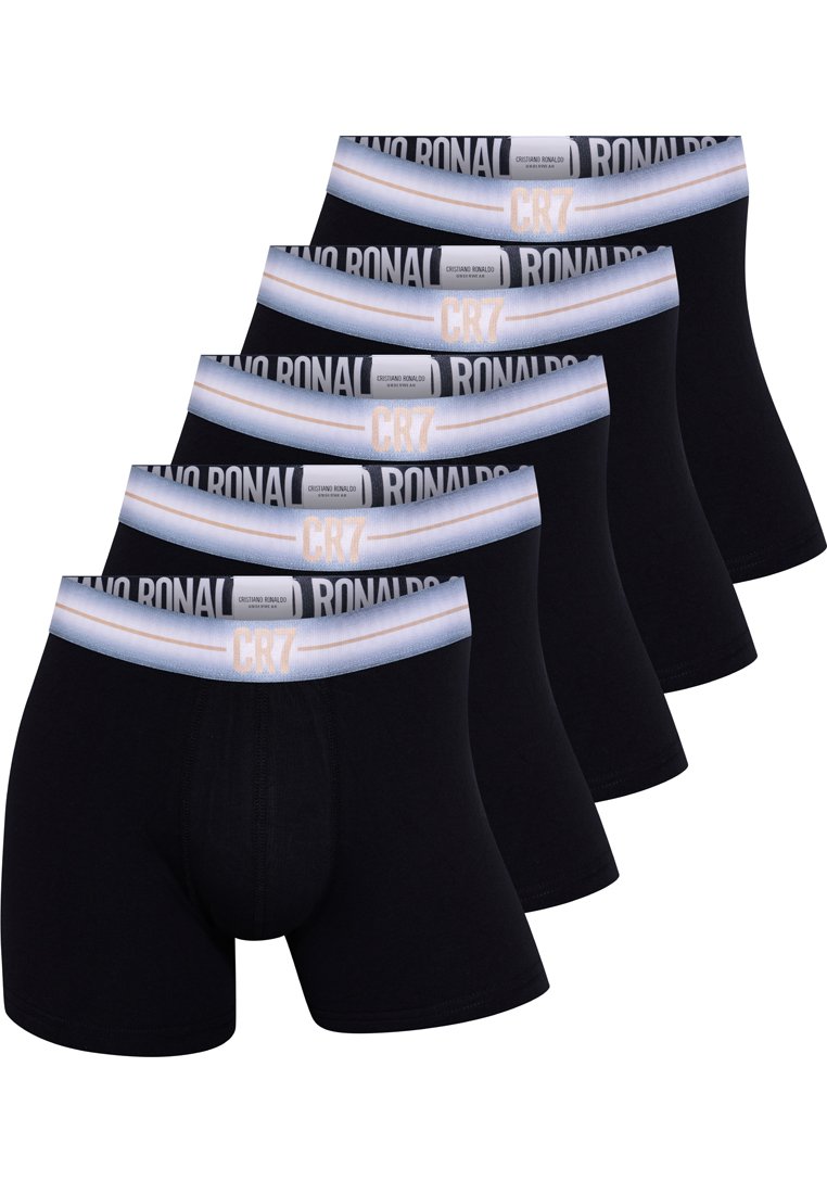 Conjunto de cinco bóxers negros con una cinturilla suave que presenta la marca "CR7" y "Cristiano Ronaldo" en un diseño degradado.