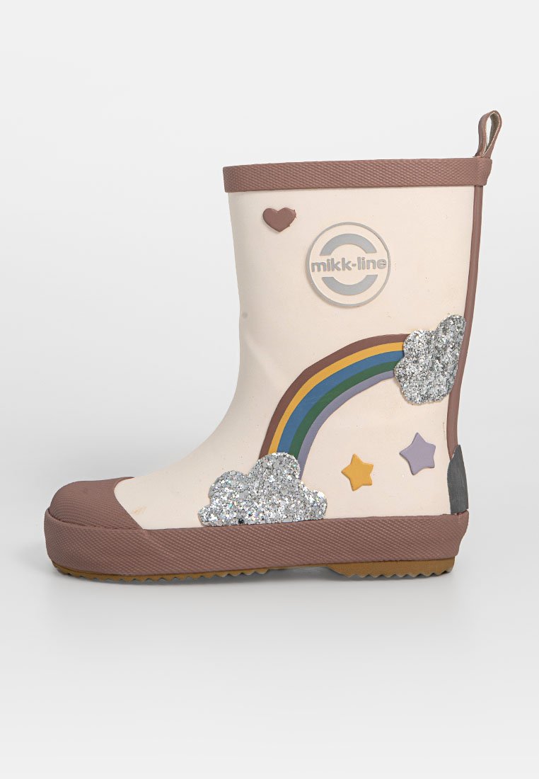 Stivali da pioggia per bambini in gomma, con corpo crema, suola marrone, arcobaleno, nuvola luccicante e accenti di stelle colorate.