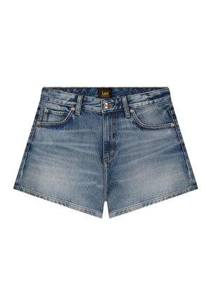Μπλε τζιν σορτς της μάρκας Lee με μπροστινό κουμπί, φερμουάρ, θηλιές για ζώνη και μπροστινές τσέπες σε λευκό φόντο.