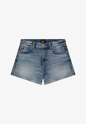 Μπλε τζιν σορτς της μάρκας Lee με μπροστινό κουμπί, φερμουάρ, θηλιές για ζώνη και μπροστινές τσέπες σε λευκό φόντο.