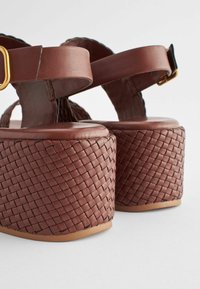 Next FOREVER COMFORT - Sandály na klínu - tan brown