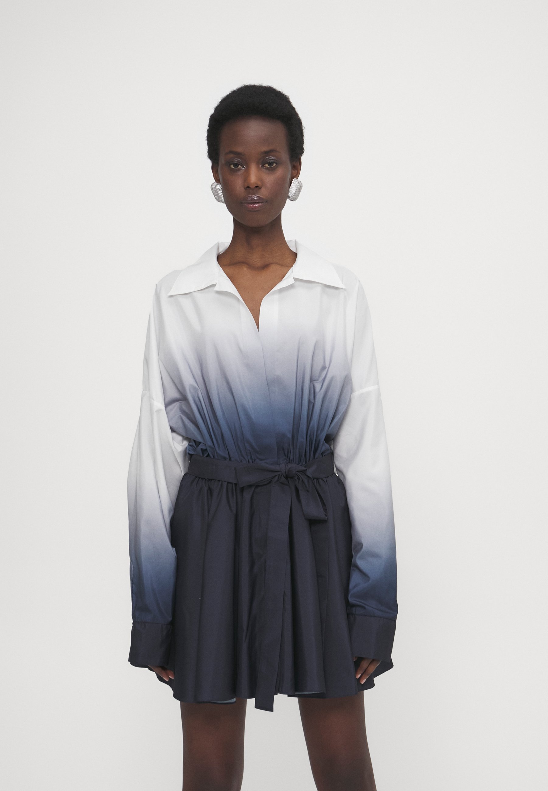 Norma Kamali SUPER OVERSIZED FLARED DRESS - Shirt dress - true navy ombre/blue - Zalando.ie Norma Kamali SUPER OVERSIZED FLARED DRESS - Shirt dress - true navy ombre/blue - Zalando.ie