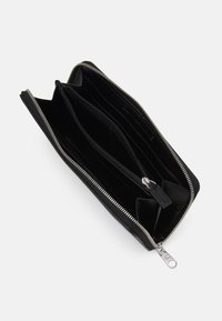 Calvin Klein Jeans SCULPTED ZIP AROUND MONO - Peňaženka - black