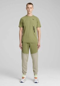 Puma TECH JOGGING - Treningo apatinė dalis - calming green