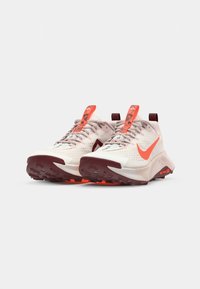 Nike Performance REACTX WILDHORSE 10 - Løbesko trail - sail/dark team red/silt red/hyper crimson/glacier blue