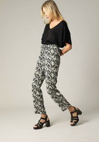 DEELUXE MANOLA - Pantalon classique - Black