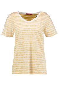 Camiseta de manga corta con cuello en V en un patrón a rayas blanco y amarillo. Fabricada con material suave y con un detalle de bolsillo en el pecho izquierdo.