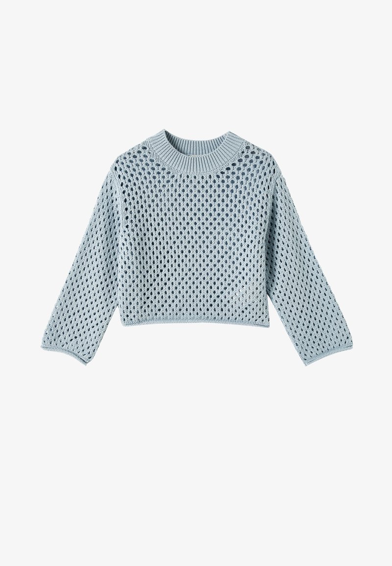 Hellblauer Strickpullover mit einem lockeren, cropped Design, rundem Ausschnitt und offener Textur sowie Ärmeln in mittlerer Länge.