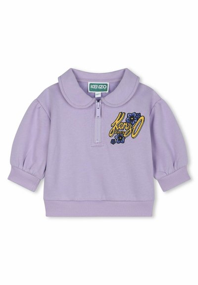 Sweat-shirt violet clair avec col zippé, manches bouffantes, logo brodé "KENZO" en jaune et accents floraux. Tissu texturé, coupe décontractée.