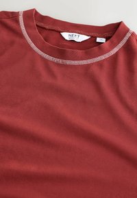 Unausgewählt, rust orange contrast stitch