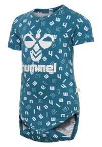 Kortärmad klänning i teal-färgad bomull med vitt alfabetmönster och stort grafiskt logotyp. Har tryckknappar längst ner för enkel påklädning.