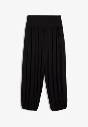 Zwarte wijde geplooide broek met elastische tailleband en gerimpelde boorden bij de enkels, getoond tegen een witte achtergrond.
