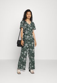 ONLY Petite ONLNOVA LARA - Blusa - balsam green