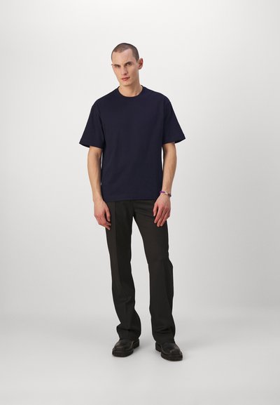 Filippa K HEAVY CREW NECK TEE - Lihtne T-särk - navy