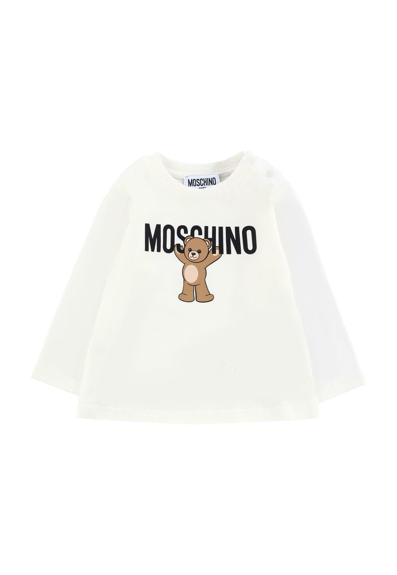 Camicia bianca a maniche lunghe con grafiche di orso bruno e testo "MOSCHINO" in nero. Materiale in cotone morbido con bottoni sulla spalla.