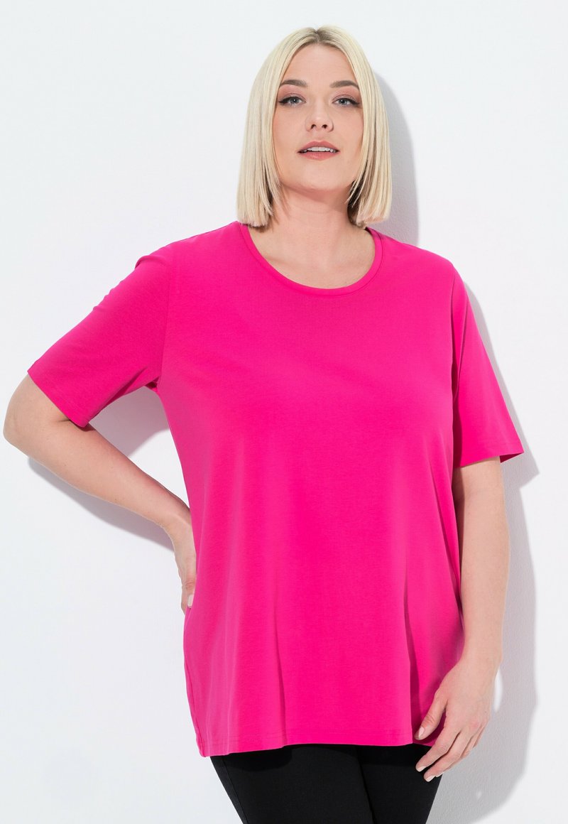 T-shirt fucsia a maniche corte con scollo rotondo, realizzato in tessuto morbido, con una vestibilità ampia e una linea dell'orlo dritta.