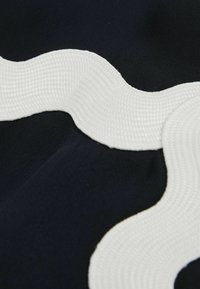 Reiss REGULAR FIT - ASHER WAVE MIDI - Vestito casual - navy