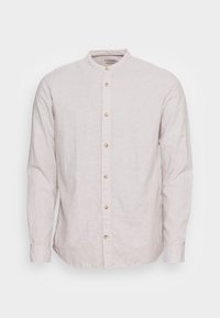 Heller beiger Hemd mit Stehkragen, langen Ärmeln und Holzknöpfen entlang der Vorderseite; aus strukturierter Stoff gefertigt.