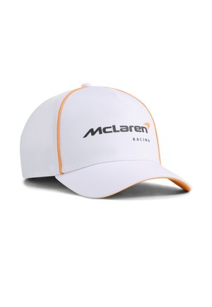 Casquette de baseball blanche avec passepoil orange et logo McLaren Racing en noir et orange sur le panneau avant.
