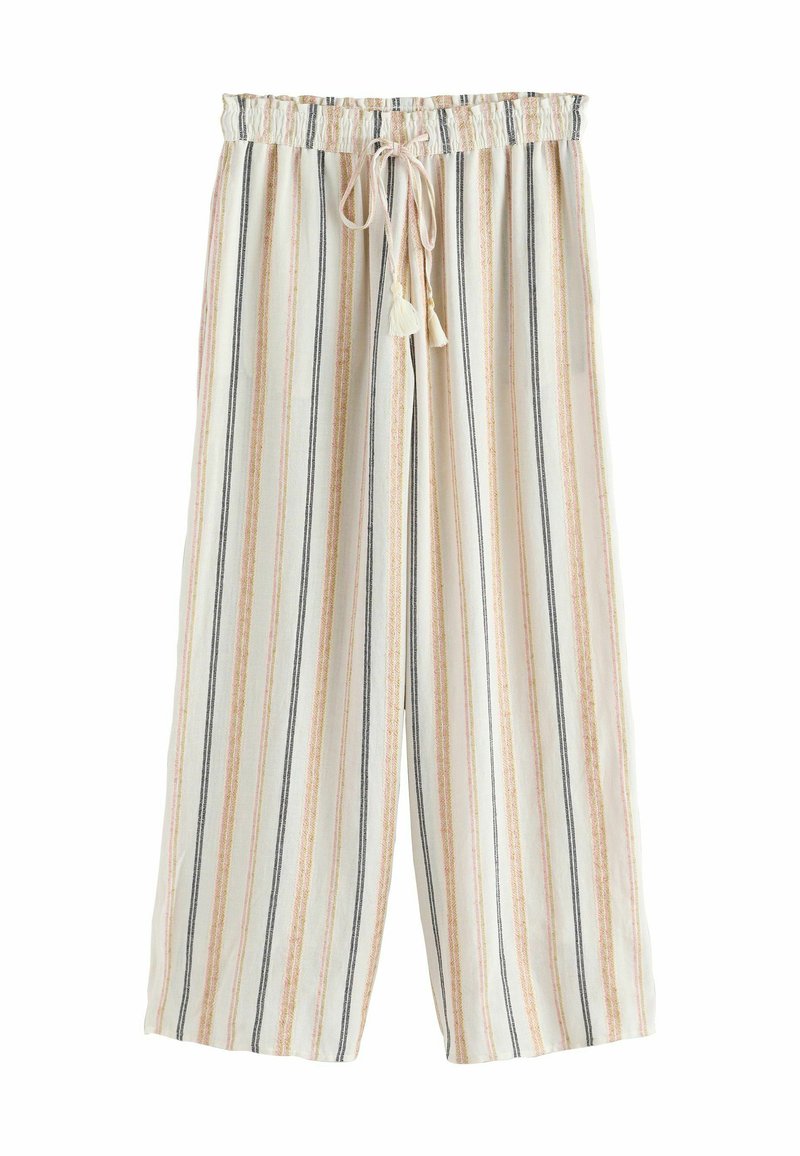 Spodnie o szerokich nogawkach w paski z elastycznym pasem, zdobione paskami w kolorze pomarańczowym, granatowym i różowym na białym tle oraz ozdobnymi frędzlami.