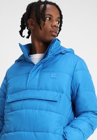 Urban Classics PULL OVER PUFFER  - Žieminė striukė - brightblue