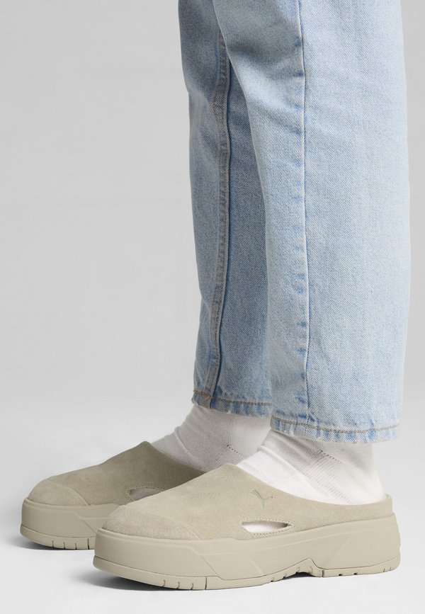 CA  FROST EXPLORER  - Clogs