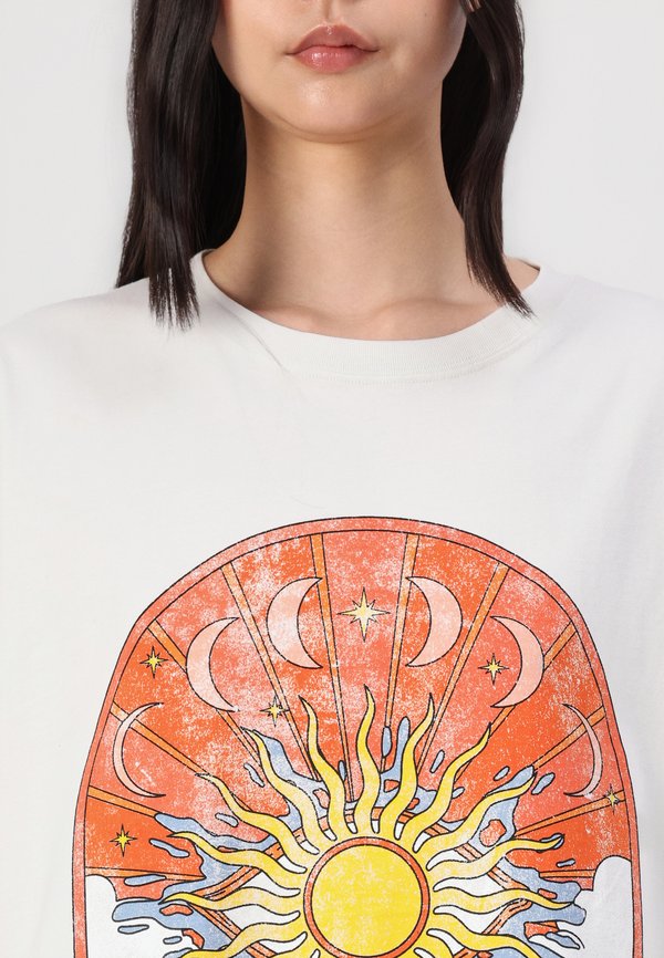 GIRLFRIEND TEE - Print T-shirt3