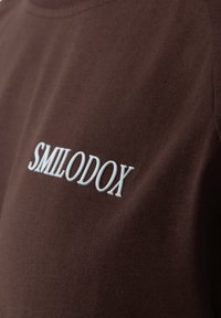 Smilodox Triko s potiskem - braun