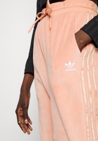 adidas Originals Teplákové kalhoty - beige