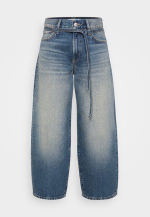 Helle blaue weit geschnittene Jeans mit Knopfverschluss, Gürtelschlaufen, verblassten Stellen und lockerer Passform. Sauberer Saum ohne sichtbare Details.