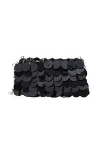 Borsa a mano nera con un design di paillettes caratterizzato da paillettes circolari, texture liscia e tracolla in argento. Forma rettangolare.