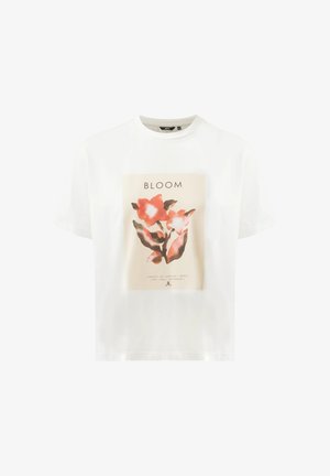 Weißes kurzärmeliges T-Shirt mit einem zentrierten Motiv roter Blumen, darüber das Wort "BLOOM" und darunter ein kleiner Text auf beigem Hintergrund.