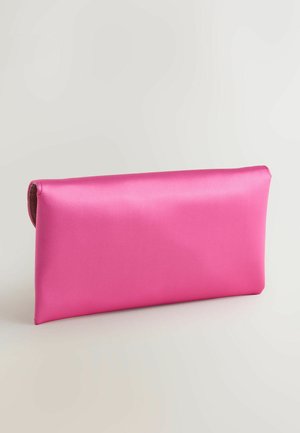 Roze satijnen clutch met een gladde textuur, rechthoekige vorm en zachte randen. Heeft een gevouwen ontwerp, geschikt voor avondkleding.