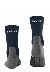 Calcetines de tripulación en color azul marino con el logo blanco "FALKE", áreas del talón y la puntera texturizadas en gris, diseño acanalado y refuerzos para mayor durabilidad.