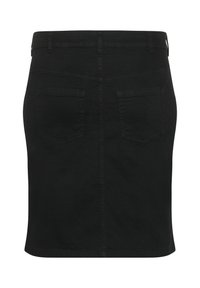 Zwarte denim rok met een rechte snit, voorzien van twee achterzakken, riemlussen en stiksel details langs de naden.