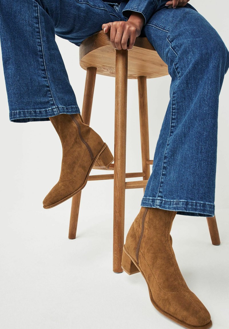Next FOREVER COMFORT SOCK WIDE FIT - Klassiset nilkkurit - tan brown