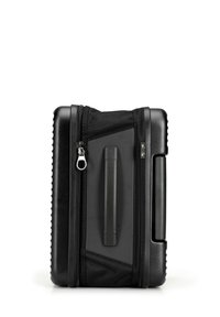 Valigia nera con guscio in plastica rigida, tessuto testurizzato, doppie cerniere e maniglia laterale. Presenta un design elegante e moderno con impugnatura ergonomica.