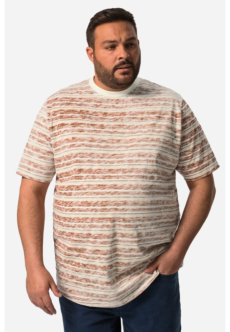 Tričko s krátkým rukávem vyrobené z lehké látky, s vodorovnými pruhy v béžové a hnědočervené barvě, kulatým výstřihem a volným střihem.