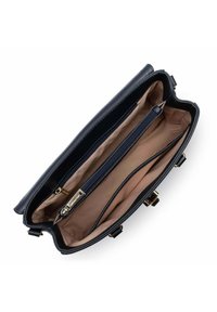 Borsa in pelle blu navy con hardware dorato; presenta un compartimento con zip e due sezioni aperte con un rivestimento in tessuto beige.