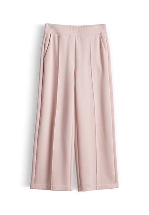 Hellrosa Hosen mit weitem Bein, elastischem Bund und vorderen Falten, flach auf weißem Hintergrund dargestellt.