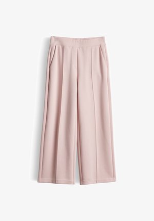 Hellrosa Hosen mit weitem Bein, elastischem Bund und vorderen Falten, flach auf weißem Hintergrund dargestellt.