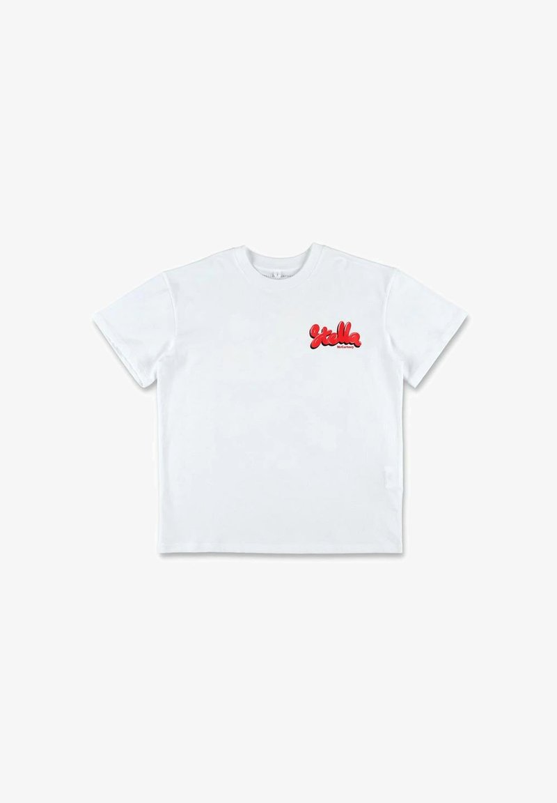 T-shirt bianco in cotone con logo rosso sulla parte sinistra del petto, maniche corte e collo rotondo. Design semplice e classico.