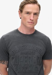 Superdry & Co - T-shirt z nadrukiem