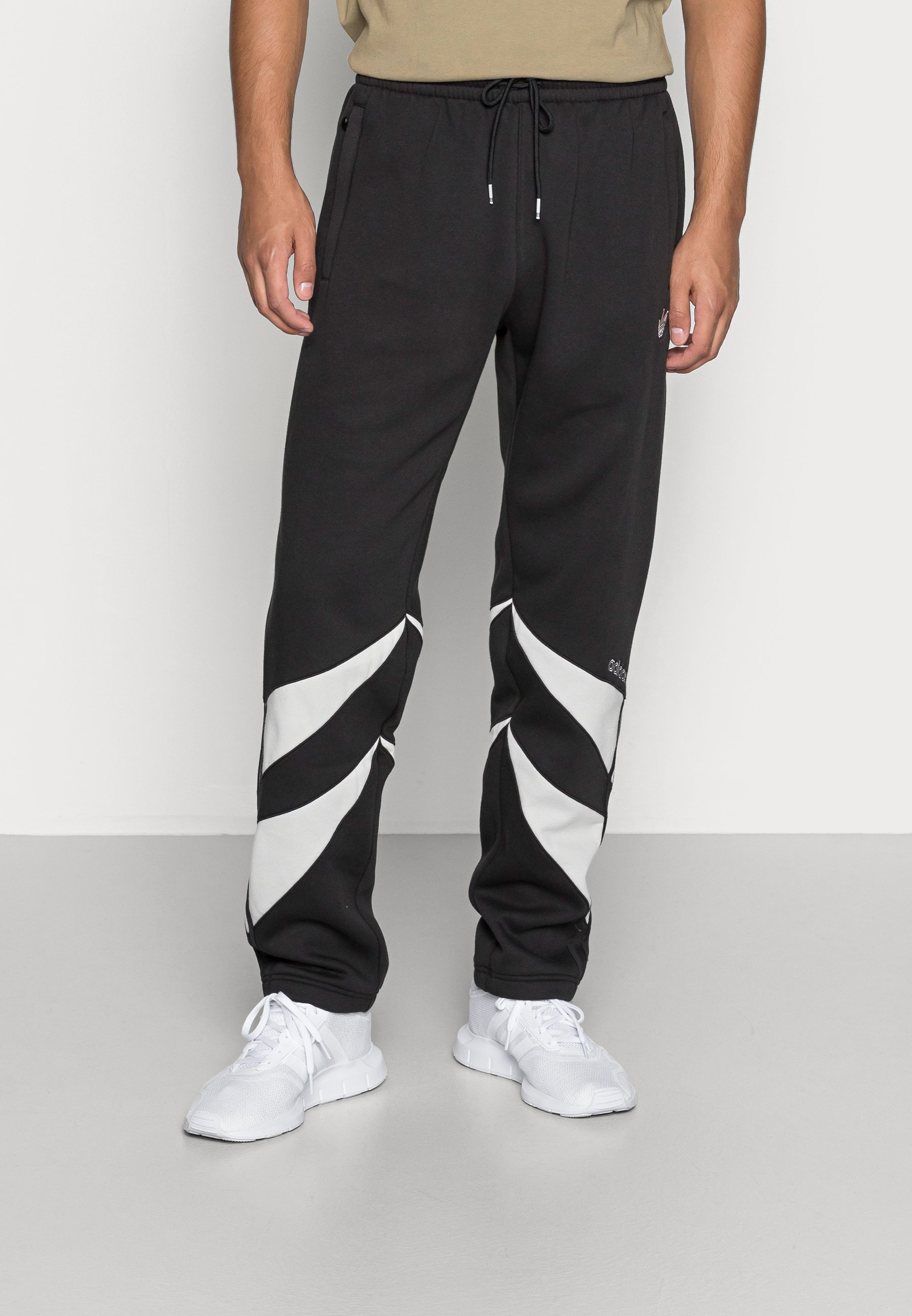 Originals SHARK PANTS - Pantalones deportivos - black/grey one/negro - Zalando.es