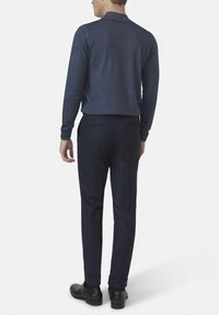 Oscar Jacobson DENZ TURN UP - Chinosy