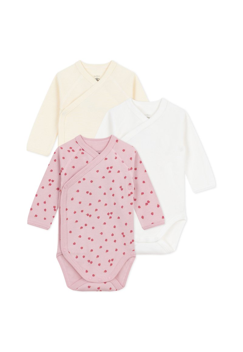 Tre langermede baby bodystockinger: en i myk kremfarge med striper, en i hvit, og en rosa med kirsebærmønster. Alle har trykknapper.