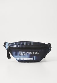 Juodas juosmens krepšys su blizgiu mėlynos ir baltos spalvų raštu. Su užtrauktuku ir spausdintu logotipu "KARL LAGERFELD JEANS" priekyje.